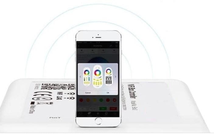 Mostek WiFi do sterowania oprawami i żarówkami RGB smartfonem.JPG